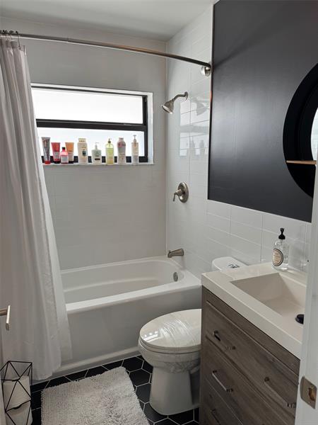 Image 27 of 38 For 18 Capitol Ct