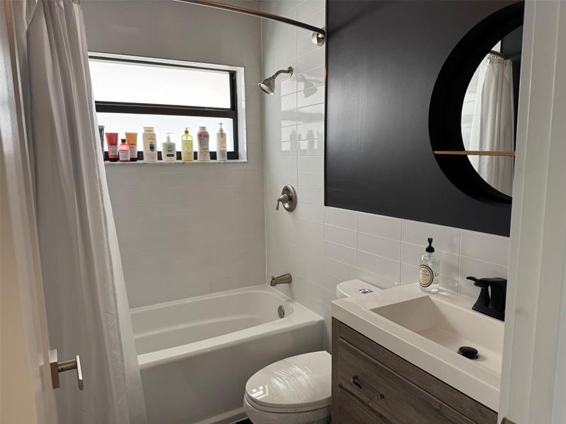 Image 28 of 38 For 18 Capitol Ct