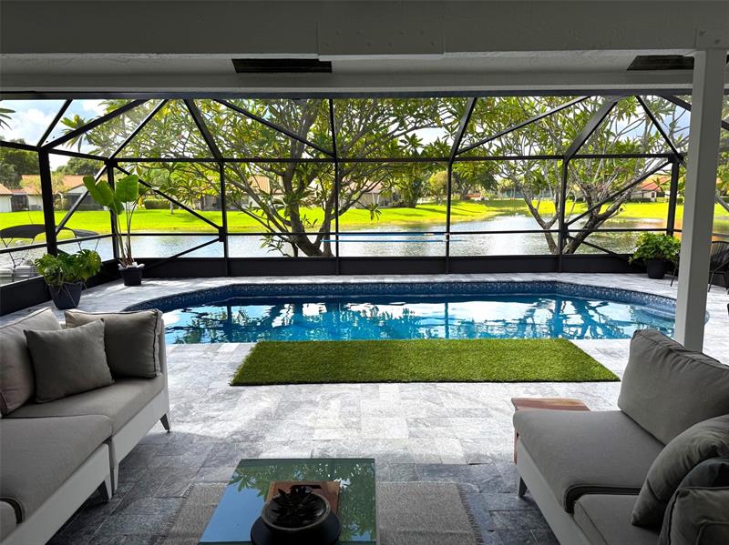 Image 4 of 38 For 18 Capitol Ct