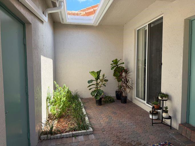 Image 9 of 40 For 2801 Aragon Blvd