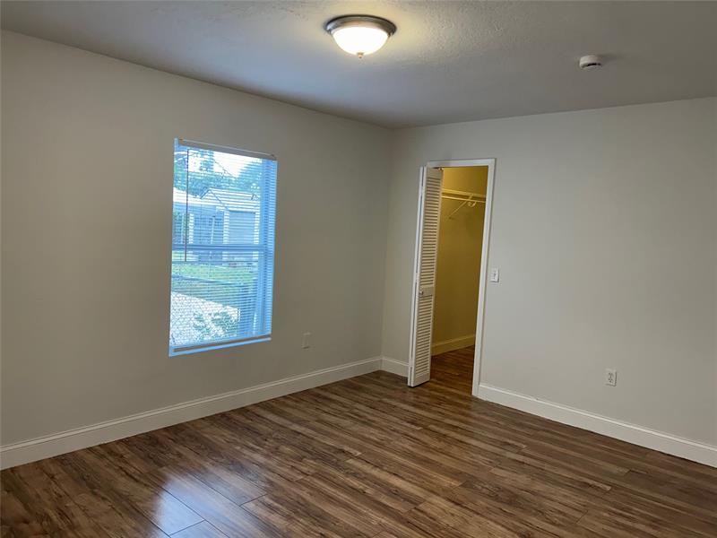 Image 17 of 21 For 11610 33rd St