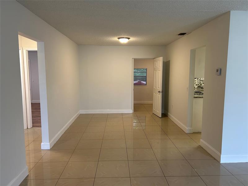 Image 4 of 21 For 11610 33rd St