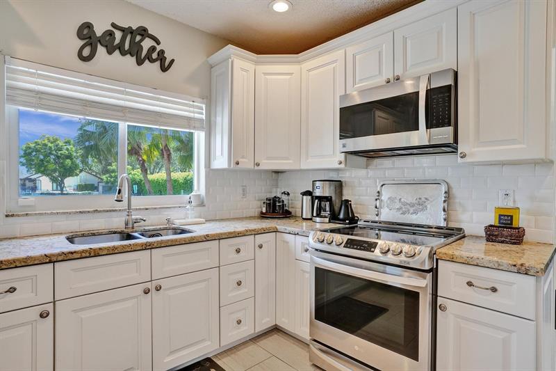 Image 15 of 81 For 10582 Grove Pl