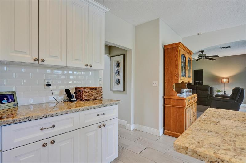 Image 16 of 81 For 10582 Grove Pl
