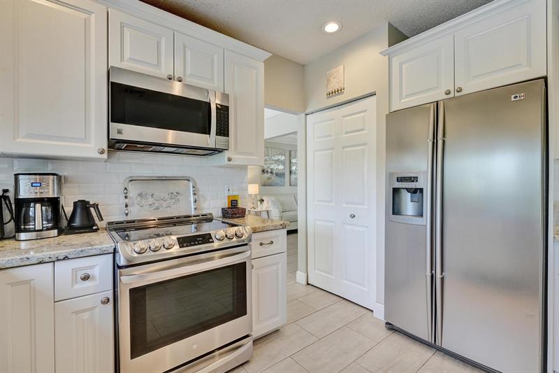 Image 17 of 81 For 10582 Grove Pl