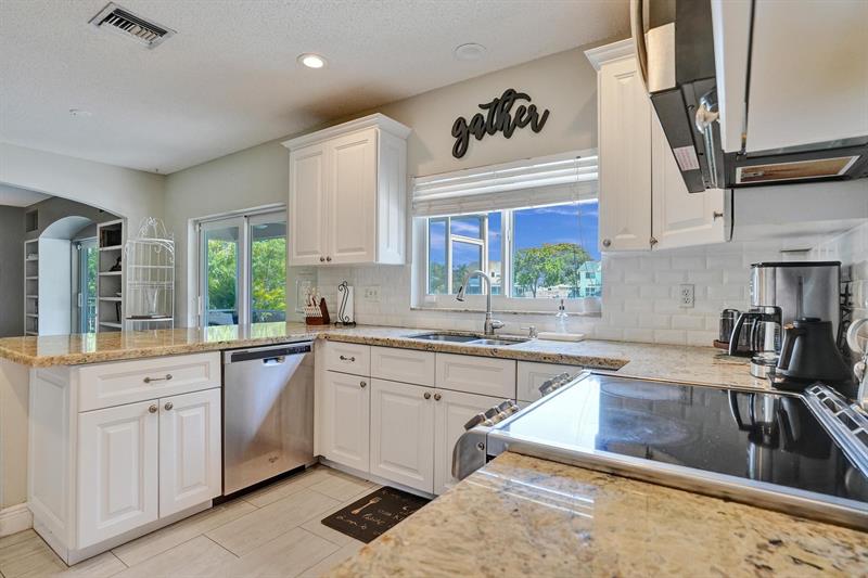Image 19 of 81 For 10582 Grove Pl