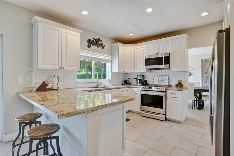 Image 21 of 81 For 10582 Grove Pl
