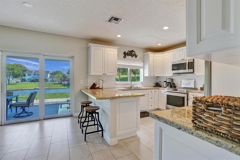 Image 22 of 81 For 10582 Grove Pl