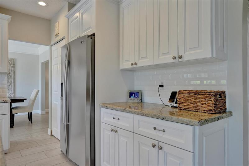Image 23 of 81 For 10582 Grove Pl