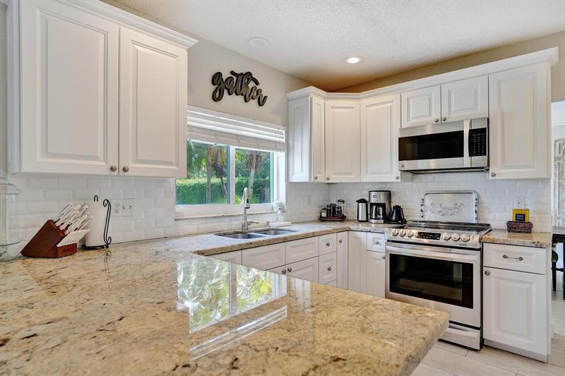 Image 24 of 81 For 10582 Grove Pl