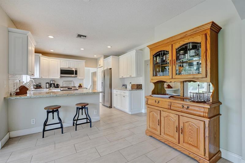 Image 26 of 81 For 10582 Grove Pl