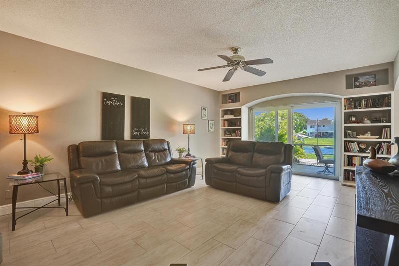 Image 29 of 81 For 10582 Grove Pl