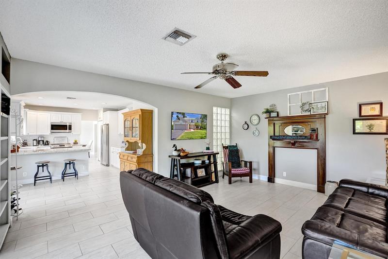 Image 31 of 81 For 10582 Grove Pl