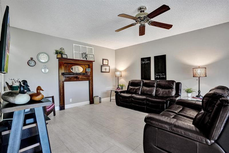 Image 33 of 81 For 10582 Grove Pl
