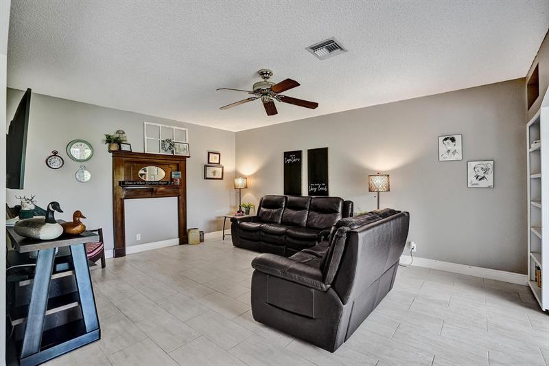 Image 34 of 81 For 10582 Grove Pl