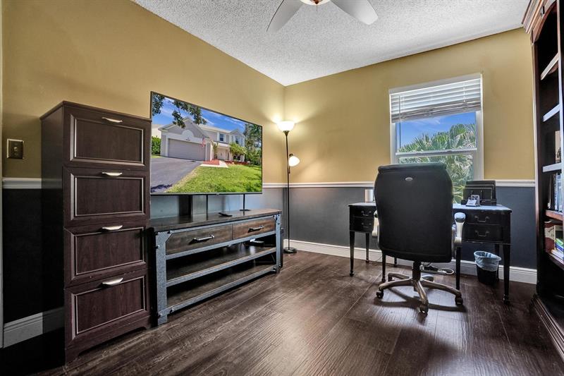 Image 39 of 81 For 10582 Grove Pl