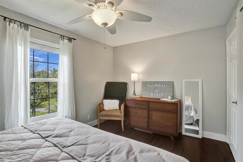 Image 42 of 81 For 10582 Grove Pl