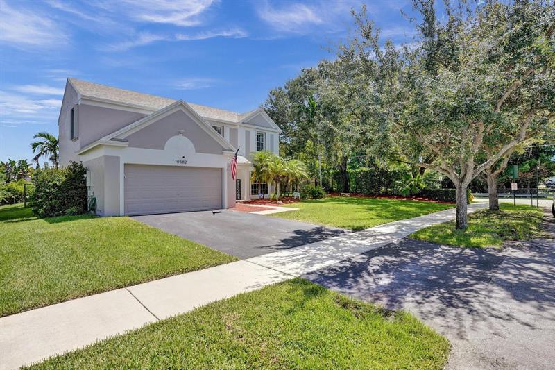 Image 5 of 81 For 10582 Grove Pl