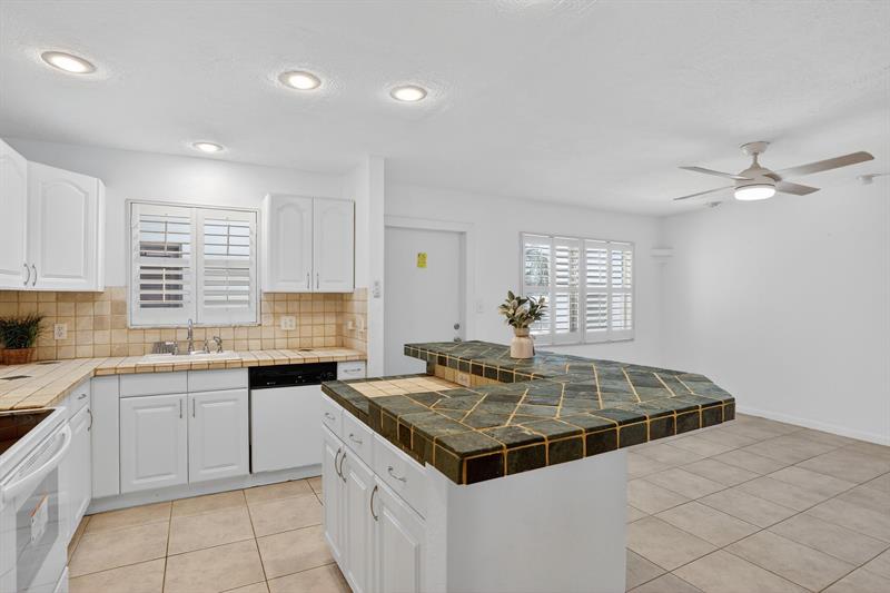 Image 10 of 41 For 2870 14th Street Cswy  104c
