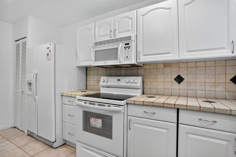 Image 12 of 41 For 2870 14th Street Cswy  104c