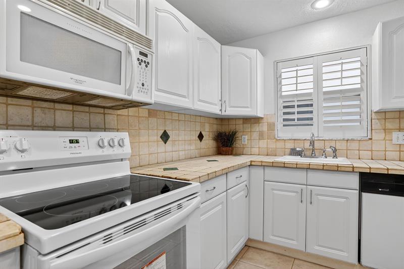 Image 13 of 41 For 2870 14th Street Cswy  104c