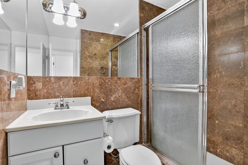 Image 27 of 41 For 2870 14th Street Cswy  104c