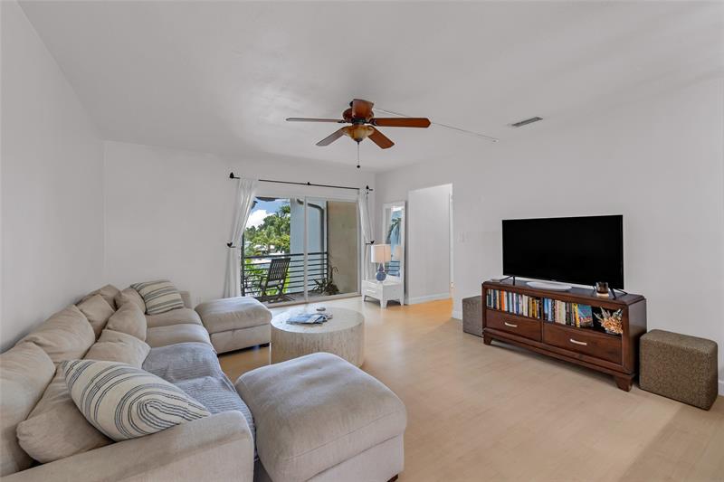 Image 15 of 33 For 1535 15th St  305