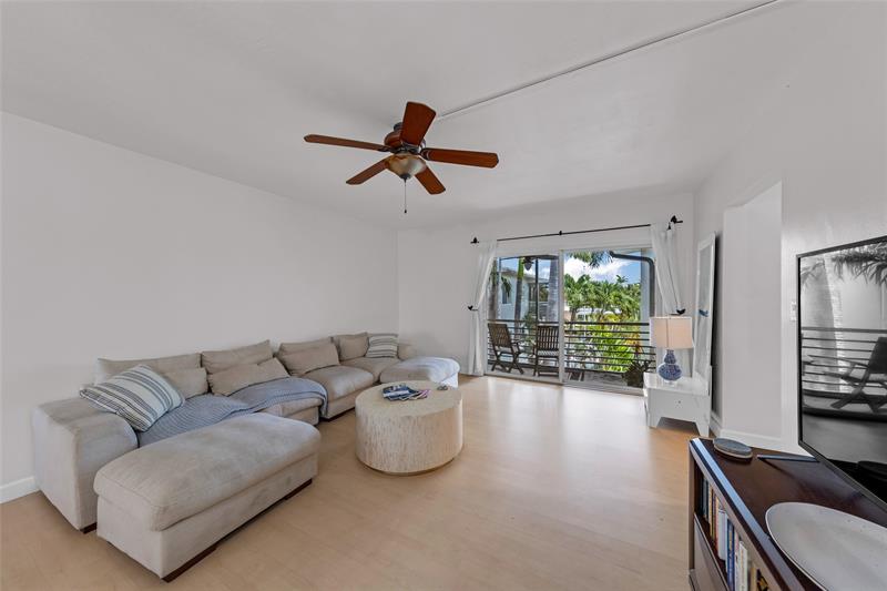 Image 16 of 33 For 1535 15th St  305