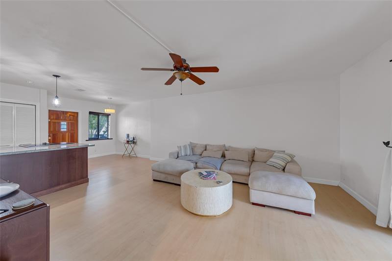 Image 17 of 33 For 1535 15th St  305