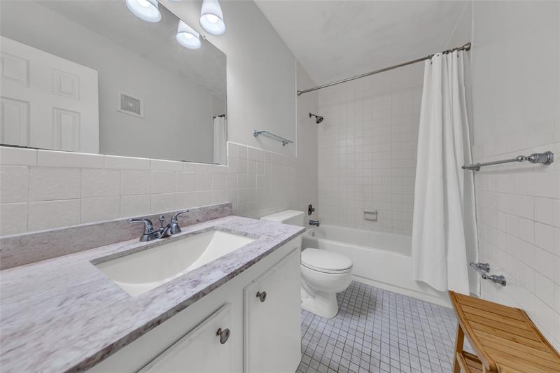 Image 23 of 33 For 1535 15th St  305