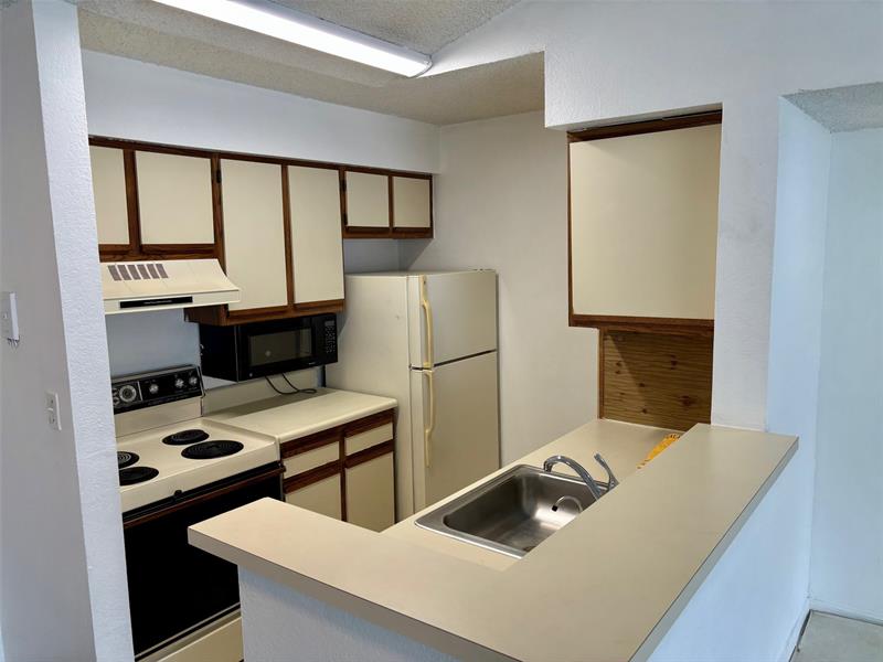 Image 3 of 15 For 2796 University Dr  2207