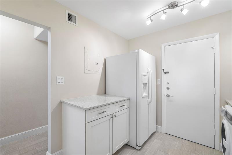Image 7 of 49 For 6000 Ocean Blvd  4f