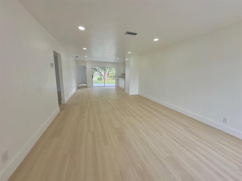 Image 6 of 28 For 6811 32nd Ave
