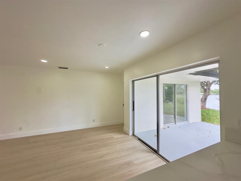 Image 7 of 28 For 6811 32nd Ave