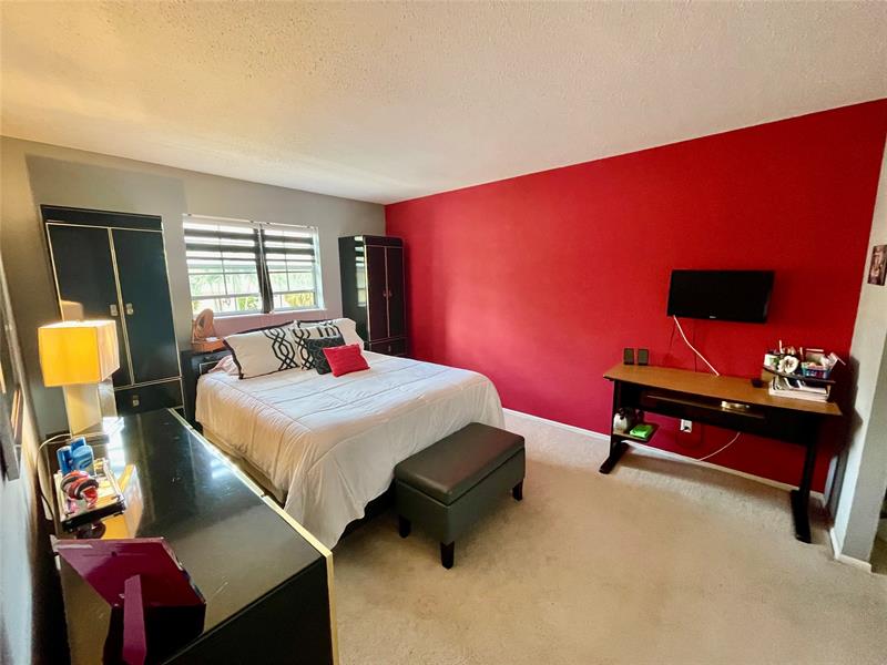 Image 11 of 32 For 4140 44th Ave  211
