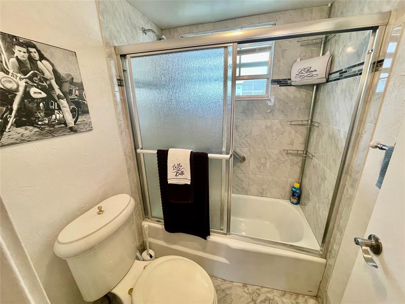 Image 15 of 32 For 4140 44th Ave  211