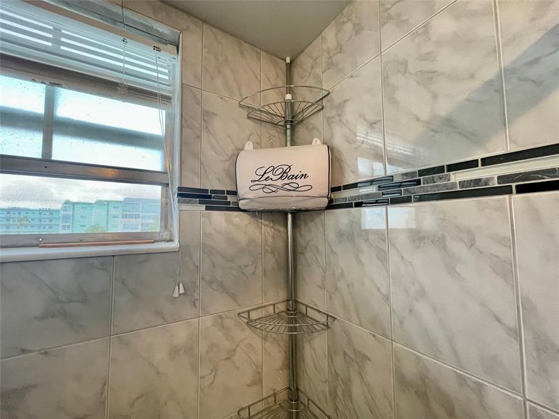 Image 16 of 32 For 4140 44th Ave  211