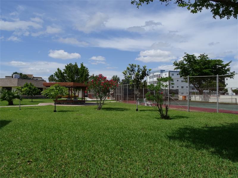 Image 30 of 32 For 4140 44th Ave  211