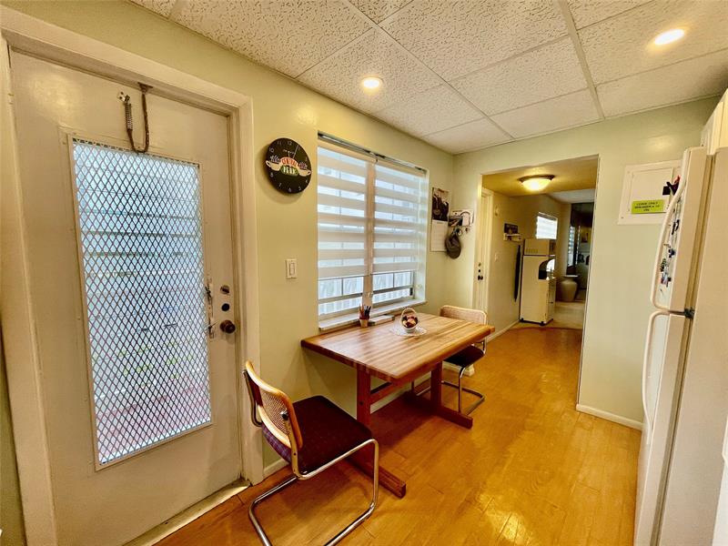 Image 5 of 32 For 4140 44th Ave  211