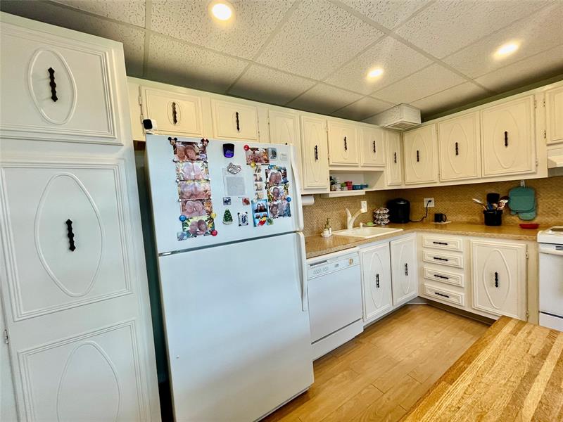 Image 6 of 32 For 4140 44th Ave  211