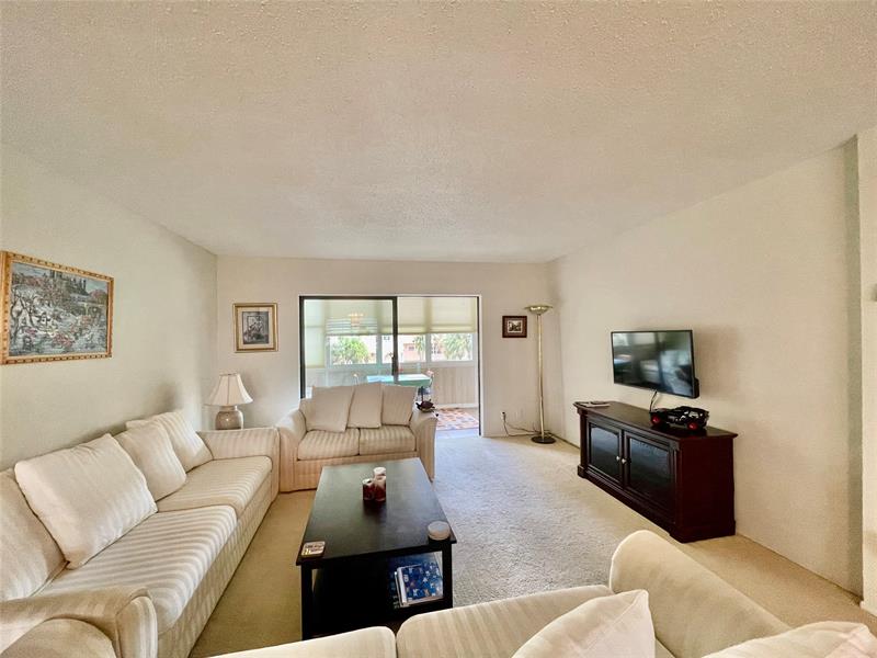Image 9 of 32 For 4140 44th Ave  211
