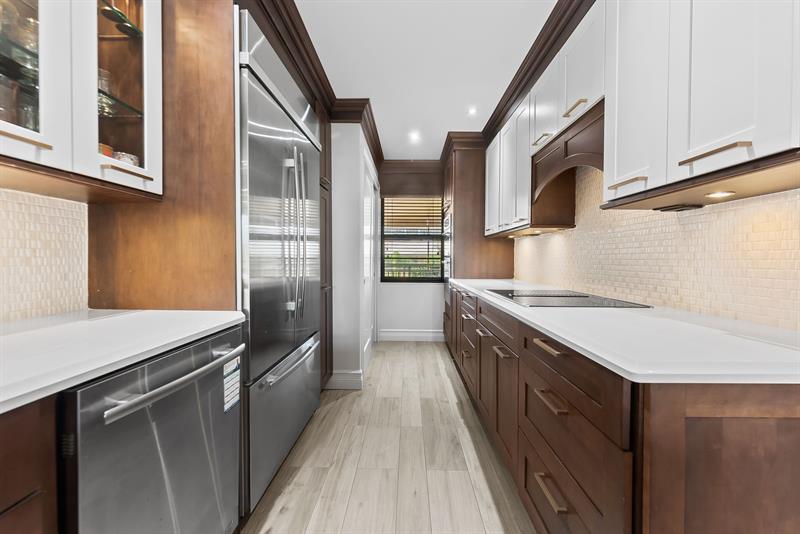 Image 22 of 46 For 3100 48th St  304