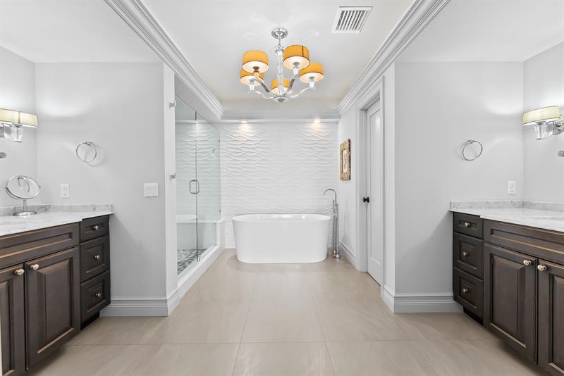 Image 31 of 46 For 3100 48th St  304