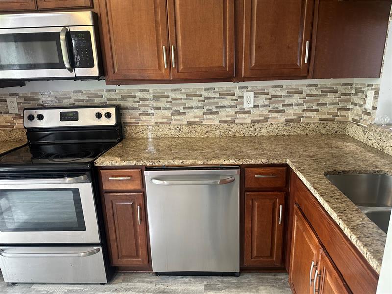Image 18 of 19 For 3263 44th St  6