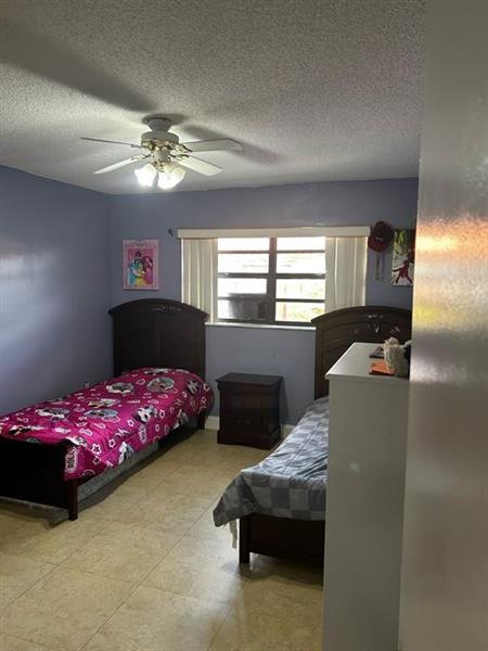 Image 18 of 28 For 11267 59th Pl