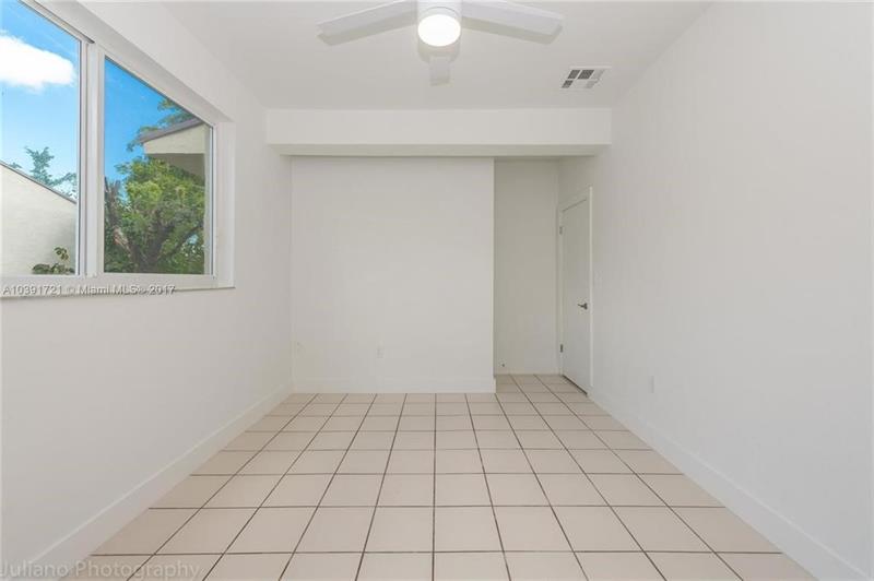Image 13 of 21 For 9131 Fontainebleau Blvd