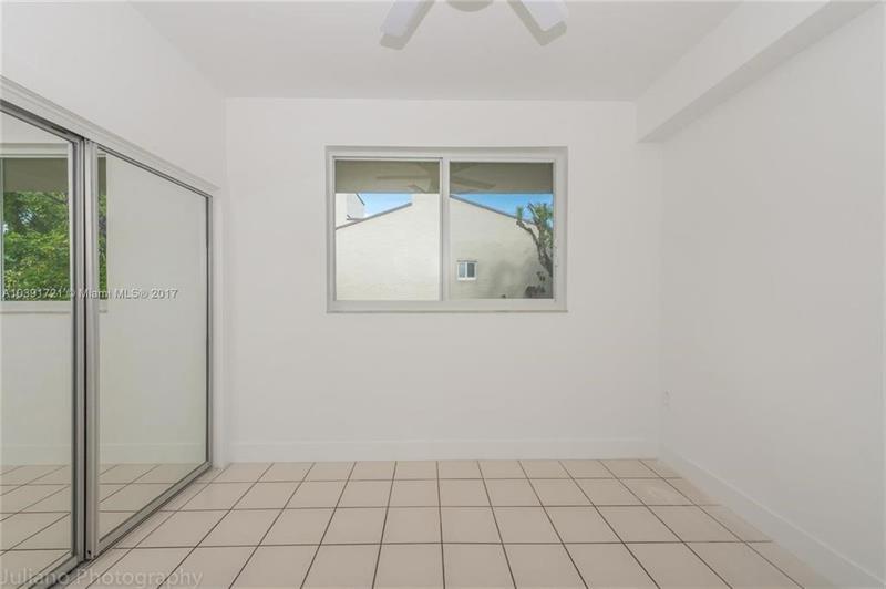 Image 15 of 21 For 9131 Fontainebleau Blvd