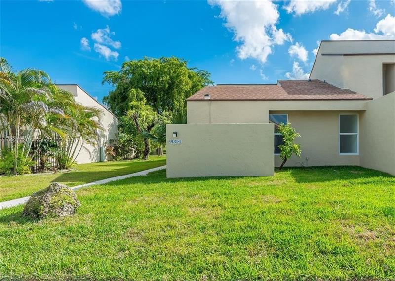 Image 4 of 21 For 9131 Fontainebleau Blvd