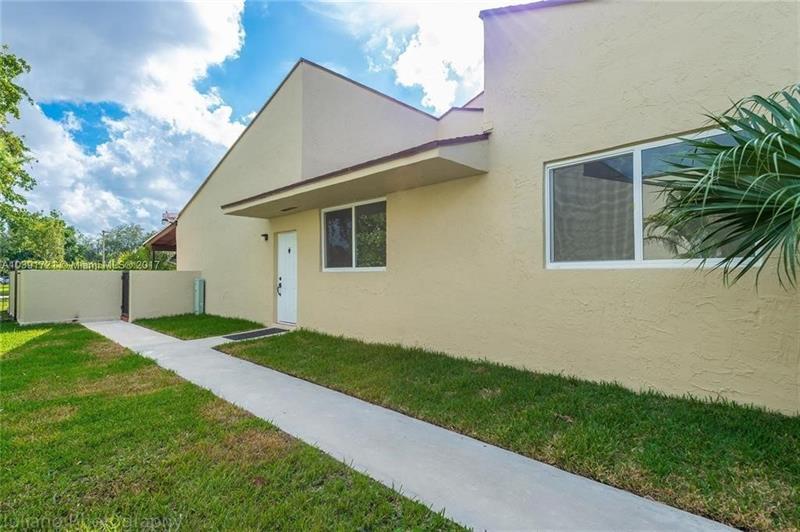 Image 5 of 21 For 9131 Fontainebleau Blvd