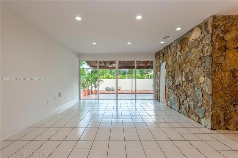 Image 6 of 21 For 9131 Fontainebleau Blvd